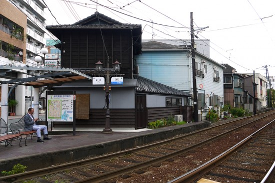 Kumamoto, man waiting at the station