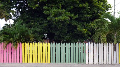 Cayman, coloured fence, nov. 2013 Cayman, coloured fence