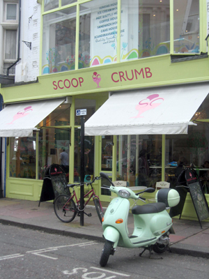 J'ai assorti mon vespa à mon resto !, fév. 2009